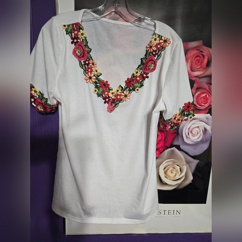 Embroidered V-Neck Floral Tee M New